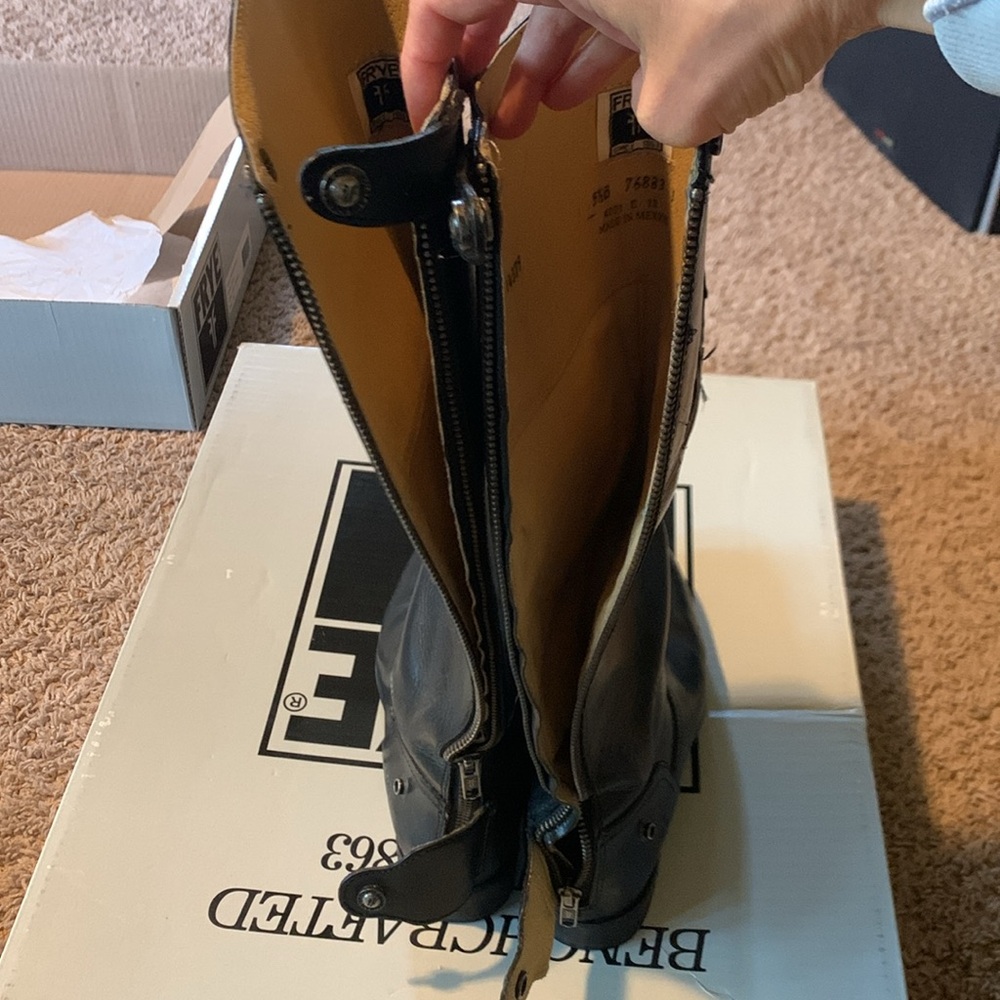 Frye Lindsay Logo Backzip black boots size 5.5 - Picture 6 of 12